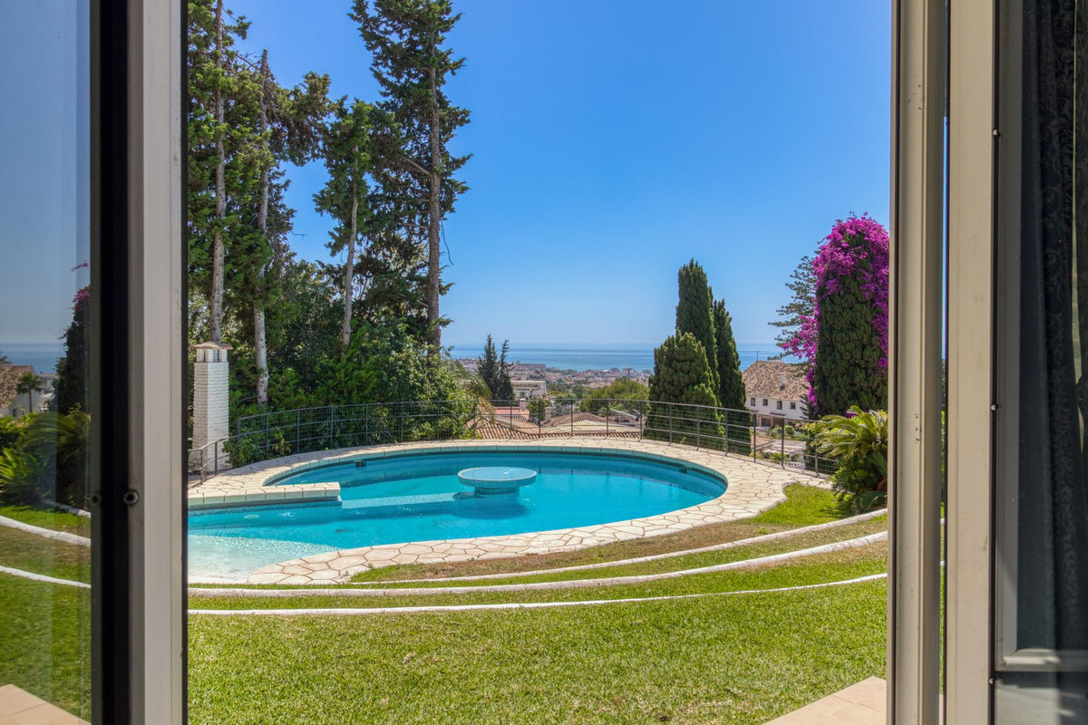 Villa for sale in Benalmádena, Málaga, Spain