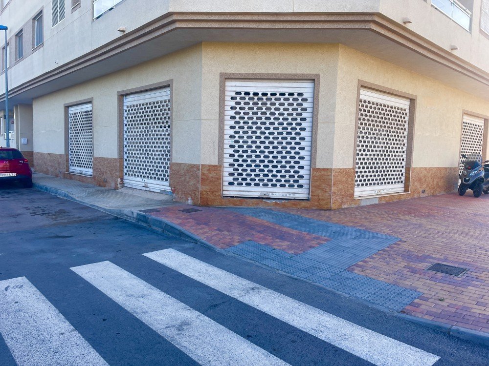 Comercial en venta en Formentera Del Segura