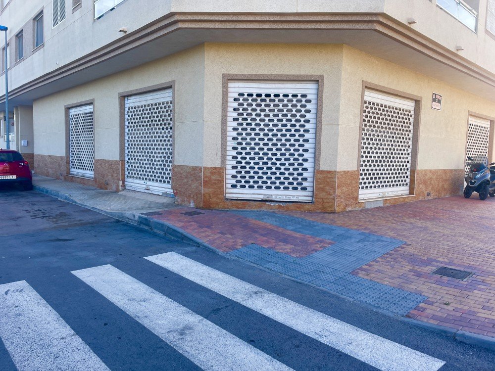 Comercial en venta en Formentera Del Segura