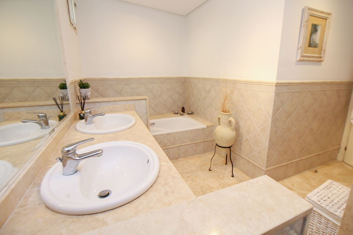 Apartment for sale in La Mairena, Málaga, Spain