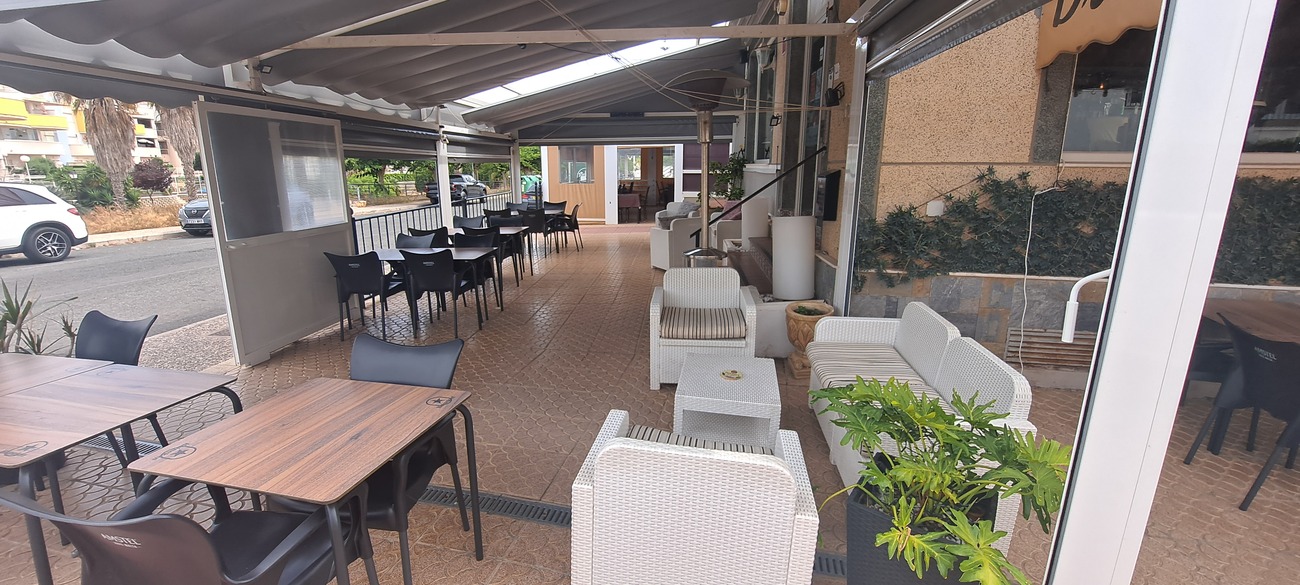 Commercial unit for sale in Villamartin, Alicante, Spain