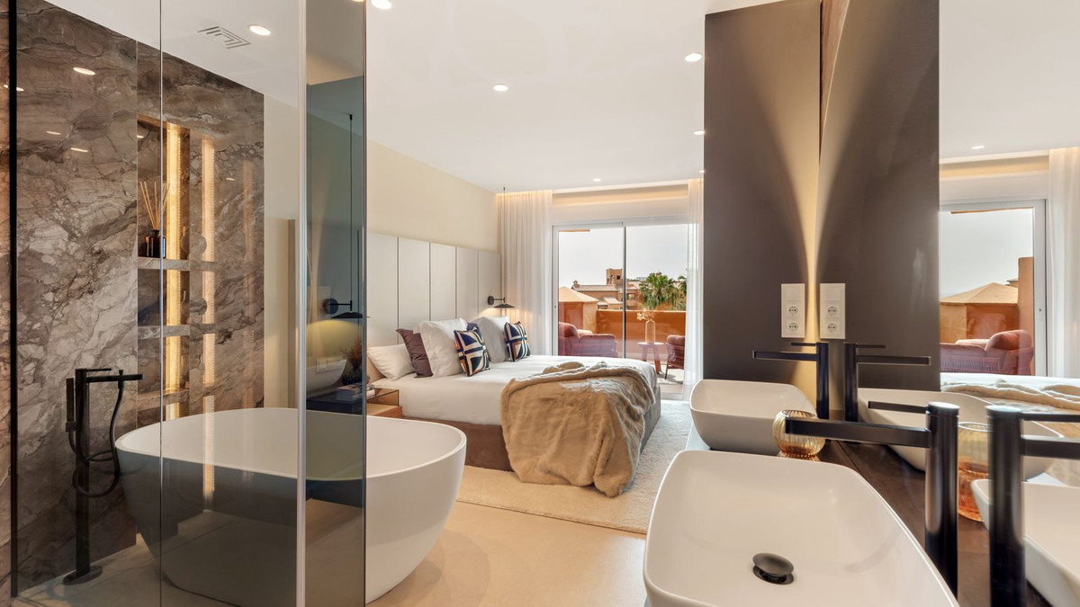 Apartment for sale in New Golden Mile, Málaga, Spain