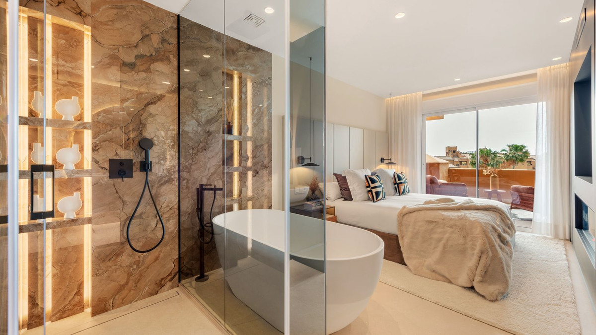 Apartment for sale in New Golden Mile, Málaga, Spain