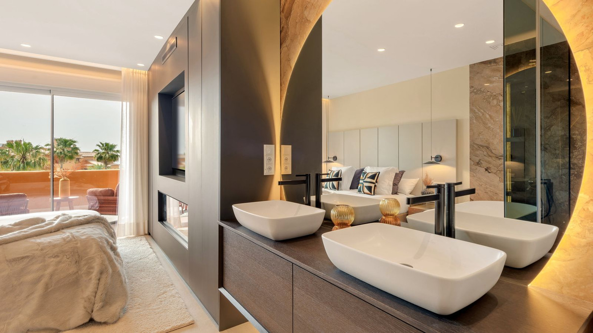 Apartment for sale in New Golden Mile, Málaga, Spain