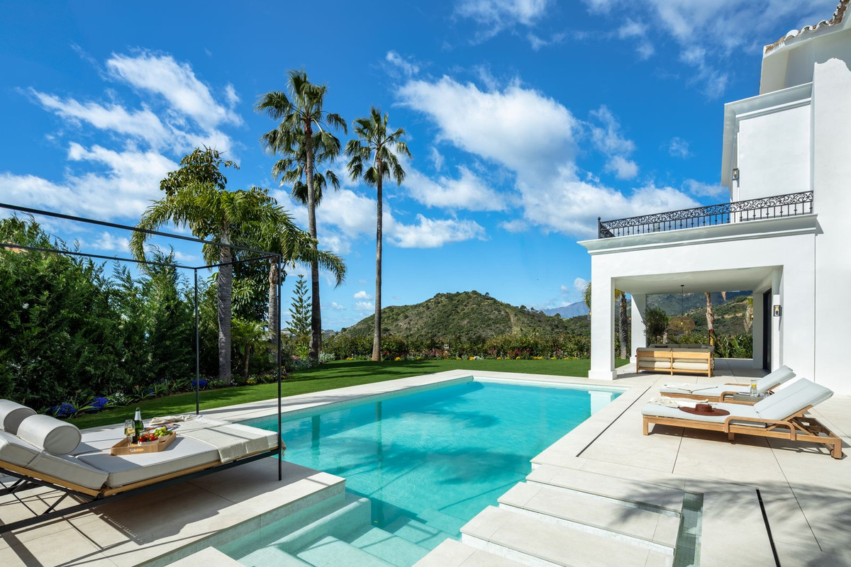 Villa for sale in Los Arqueros Golf, Málaga, Spain