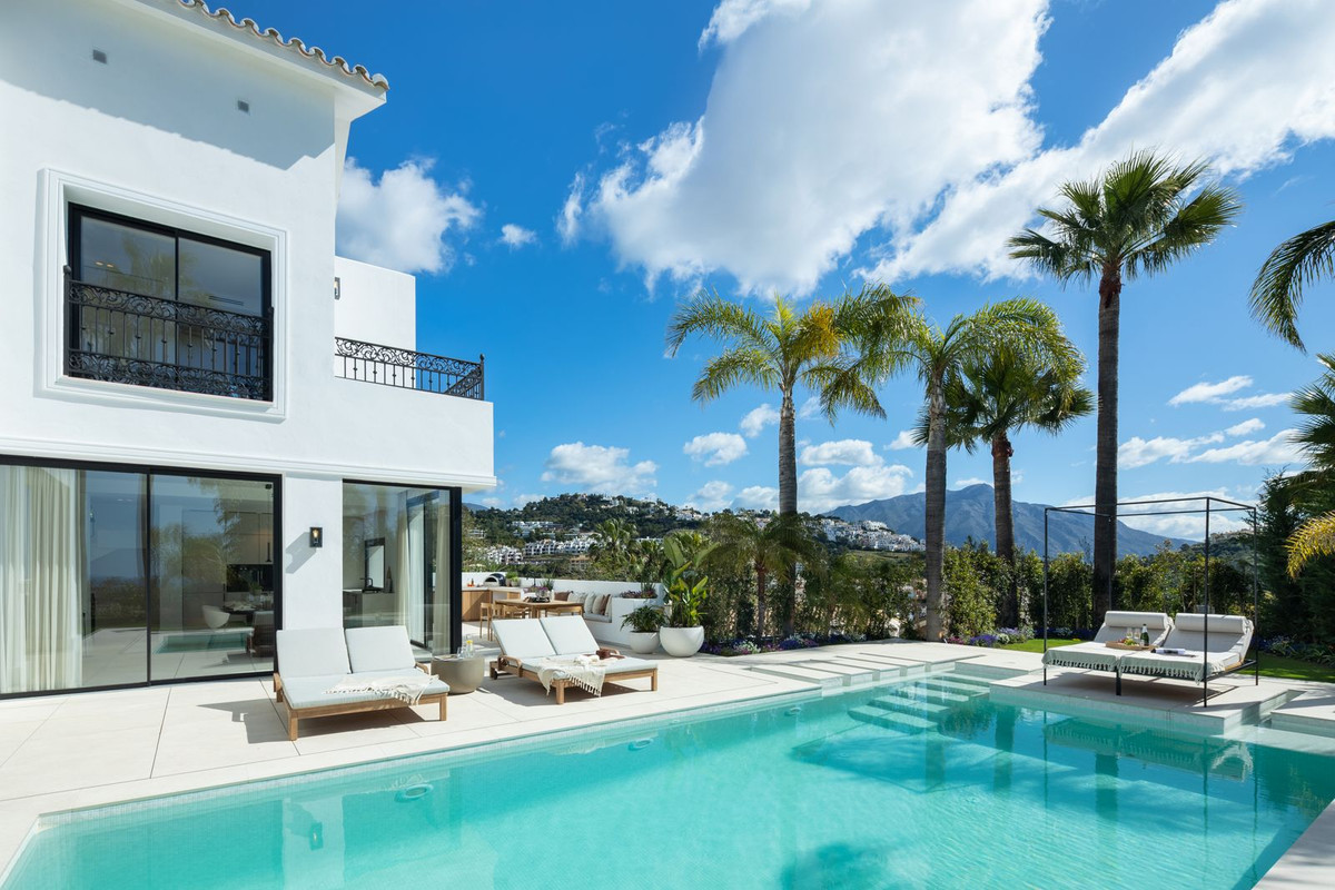 Villa for sale in Los Arqueros Golf, Málaga, Spain