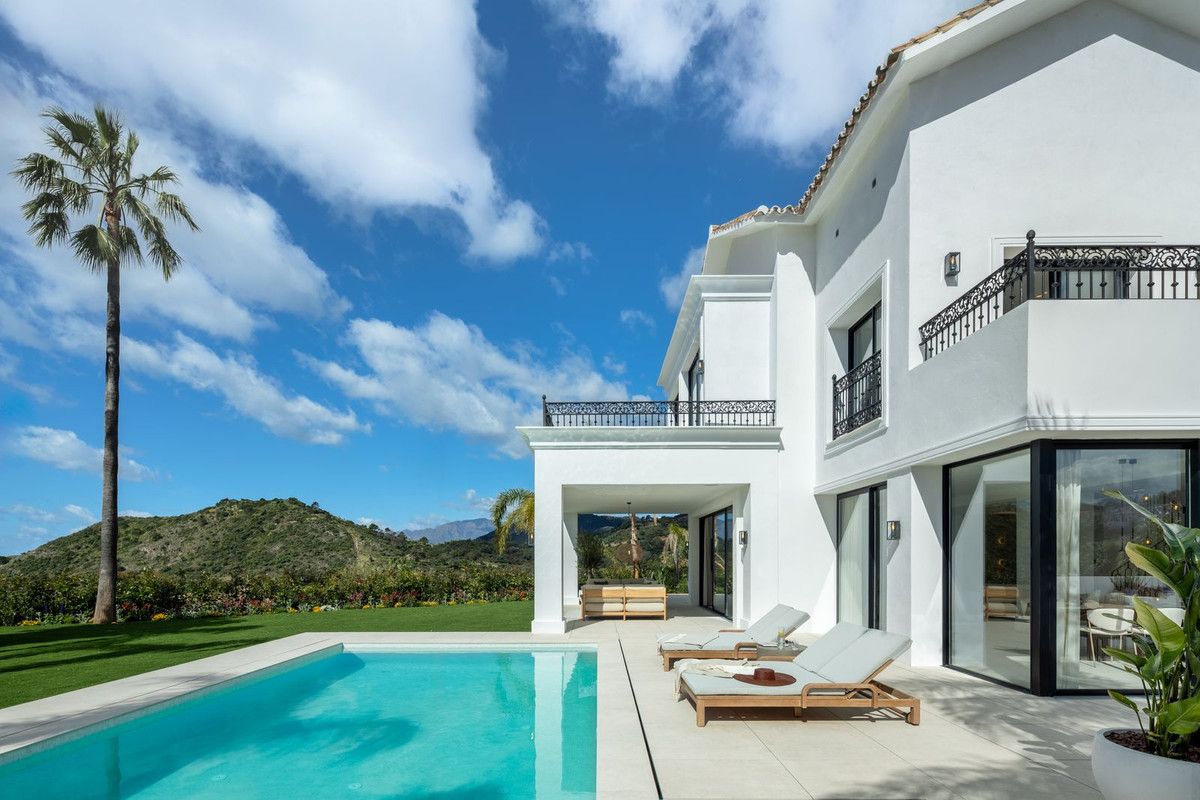 Villa for sale in Los Arqueros Golf, Málaga, Spain