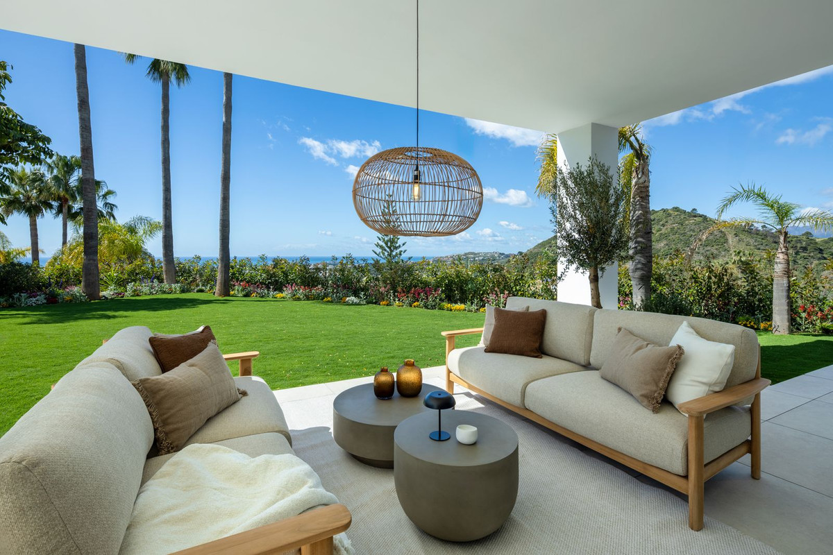 Villa for sale in Los Arqueros Golf, Málaga, Spain