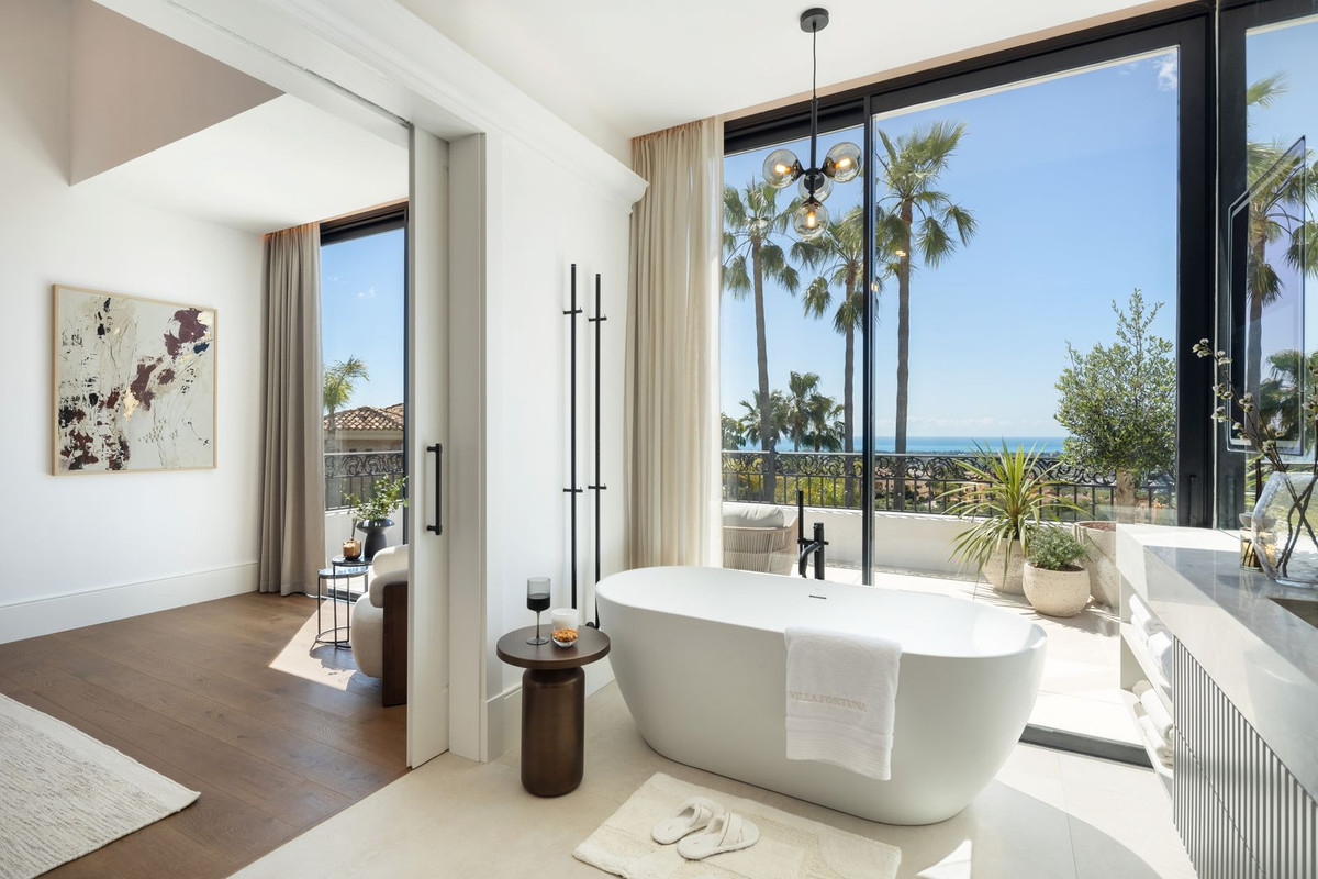 Villa for sale in Los Arqueros Golf, Málaga, Spain