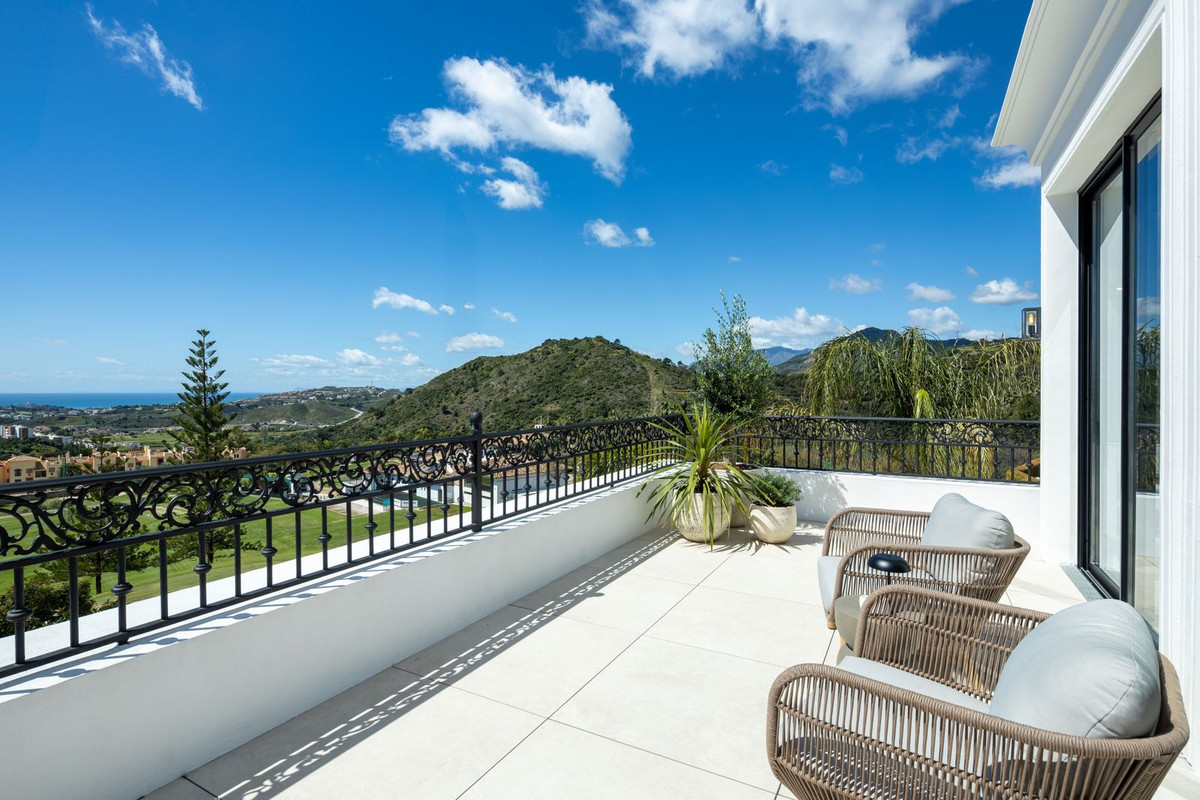 Villa for sale in Los Arqueros Golf, Málaga, Spain