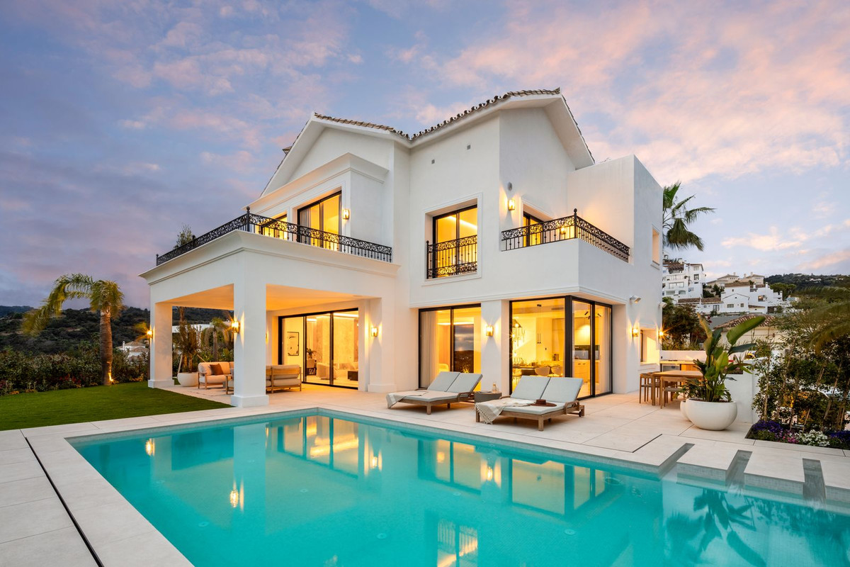 Villa for sale in Los Arqueros Golf, Málaga, Spain