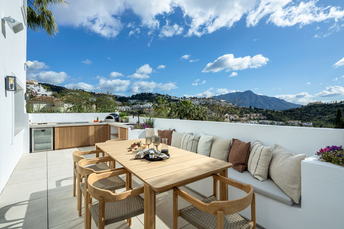 Villa for sale in Los Arqueros Golf, Málaga, Spain