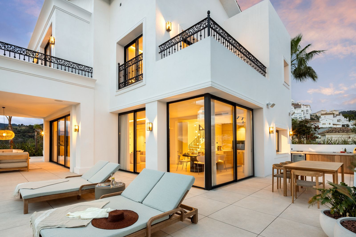 Villa for sale in Los Arqueros Golf, Málaga, Spain
