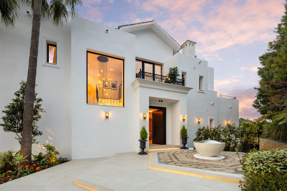 Villa for sale in Los Arqueros Golf, Málaga, Spain