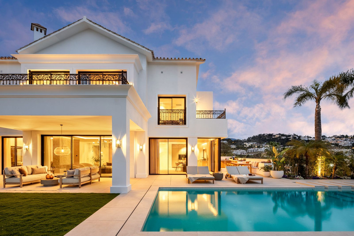 Villa for sale in Los Arqueros Golf, Málaga, Spain
