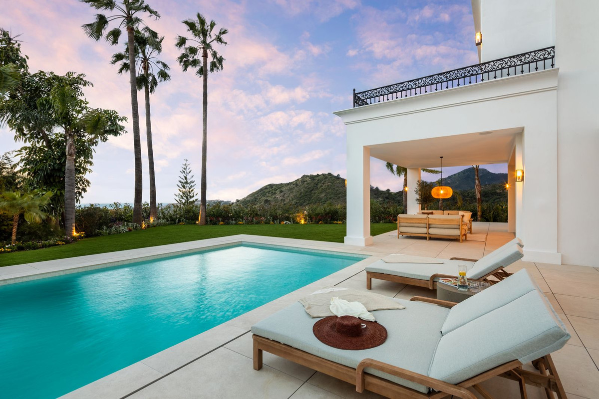 Villa for sale in Los Arqueros Golf, Málaga, Spain