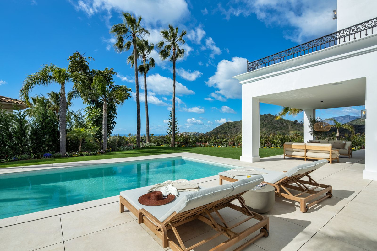 Villa for sale in Los Arqueros Golf, Málaga, Spain