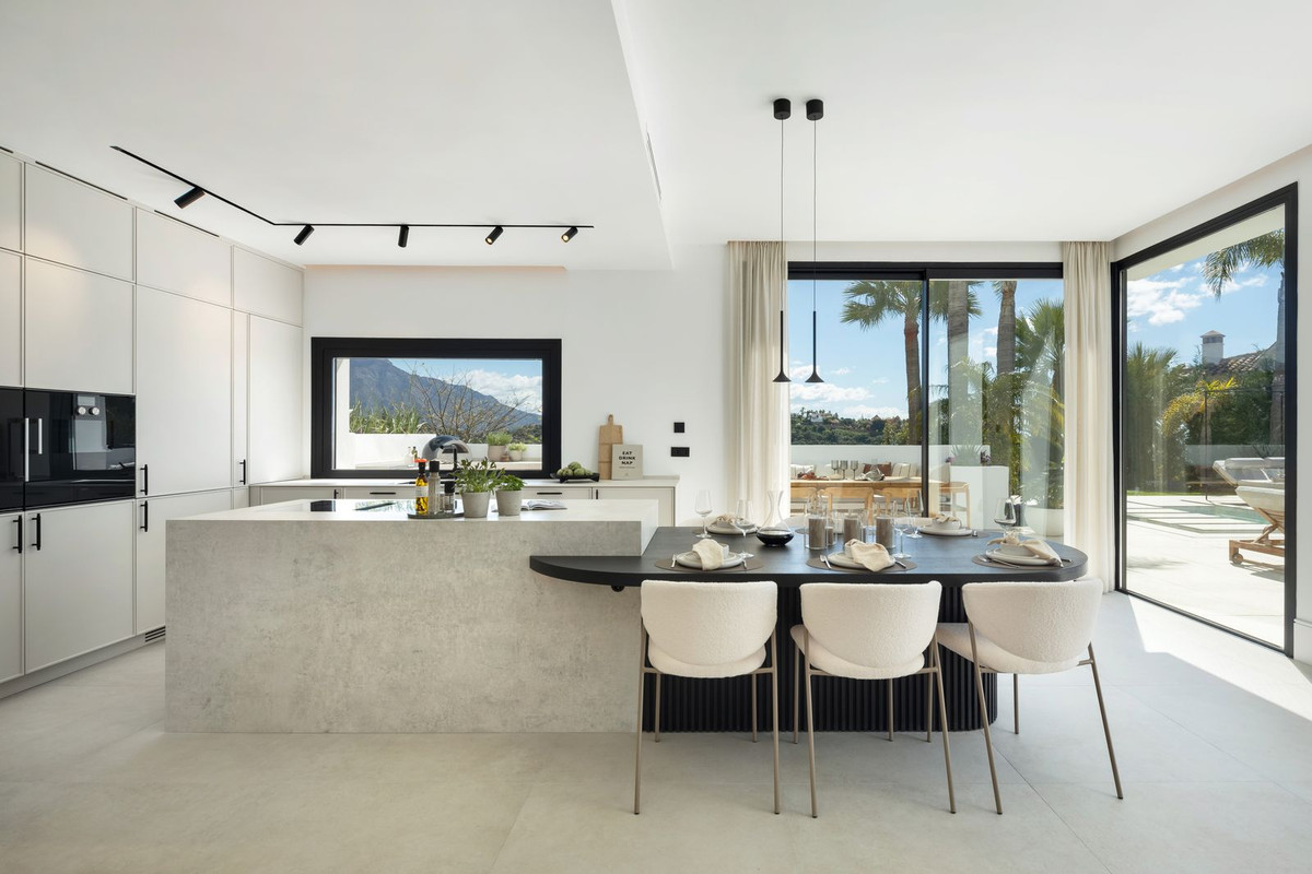 Villa for sale in Los Arqueros Golf, Málaga, Spain
