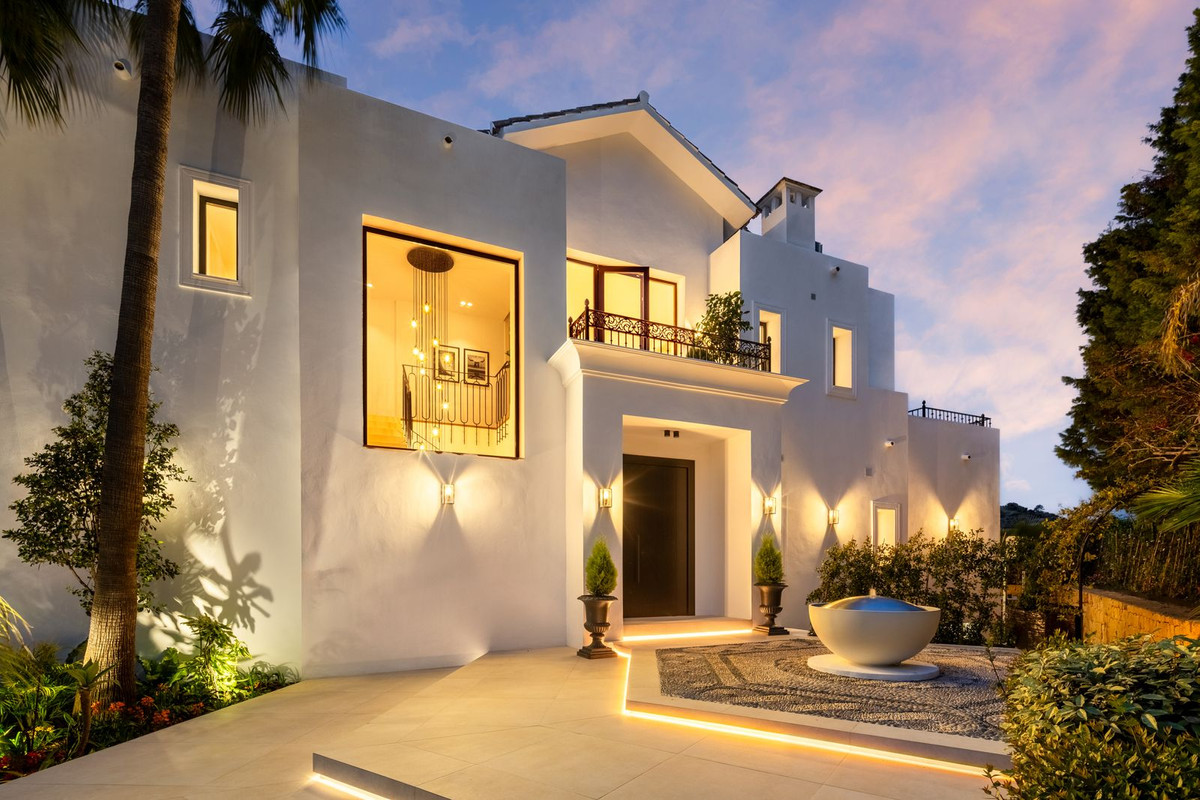 Villa for sale in Los Arqueros Golf, Málaga, Spain