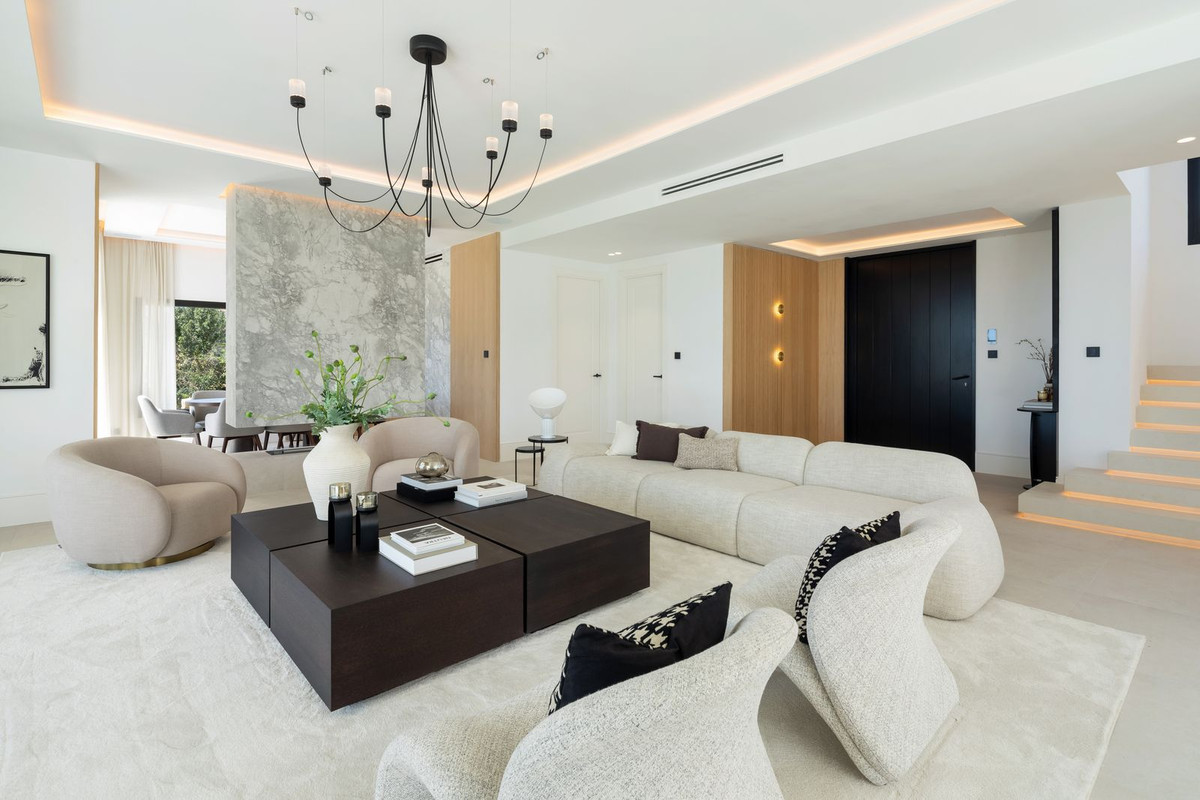 Villa for sale in Los Arqueros Golf, Málaga, Spain