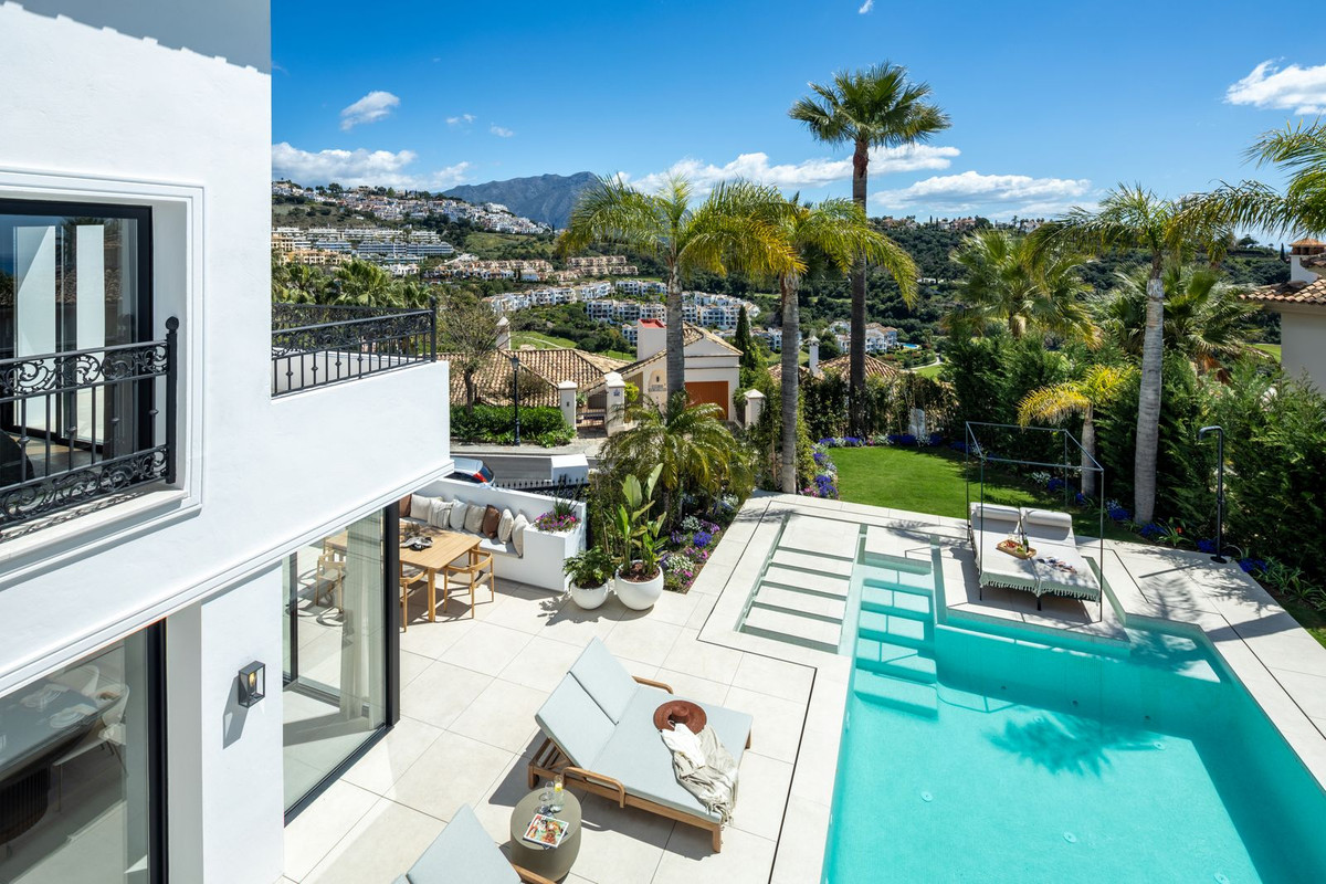 Villa for sale in Los Arqueros Golf, Málaga, Spain