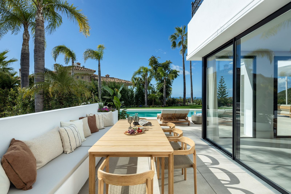 Villa for sale in Los Arqueros Golf, Málaga, Spain