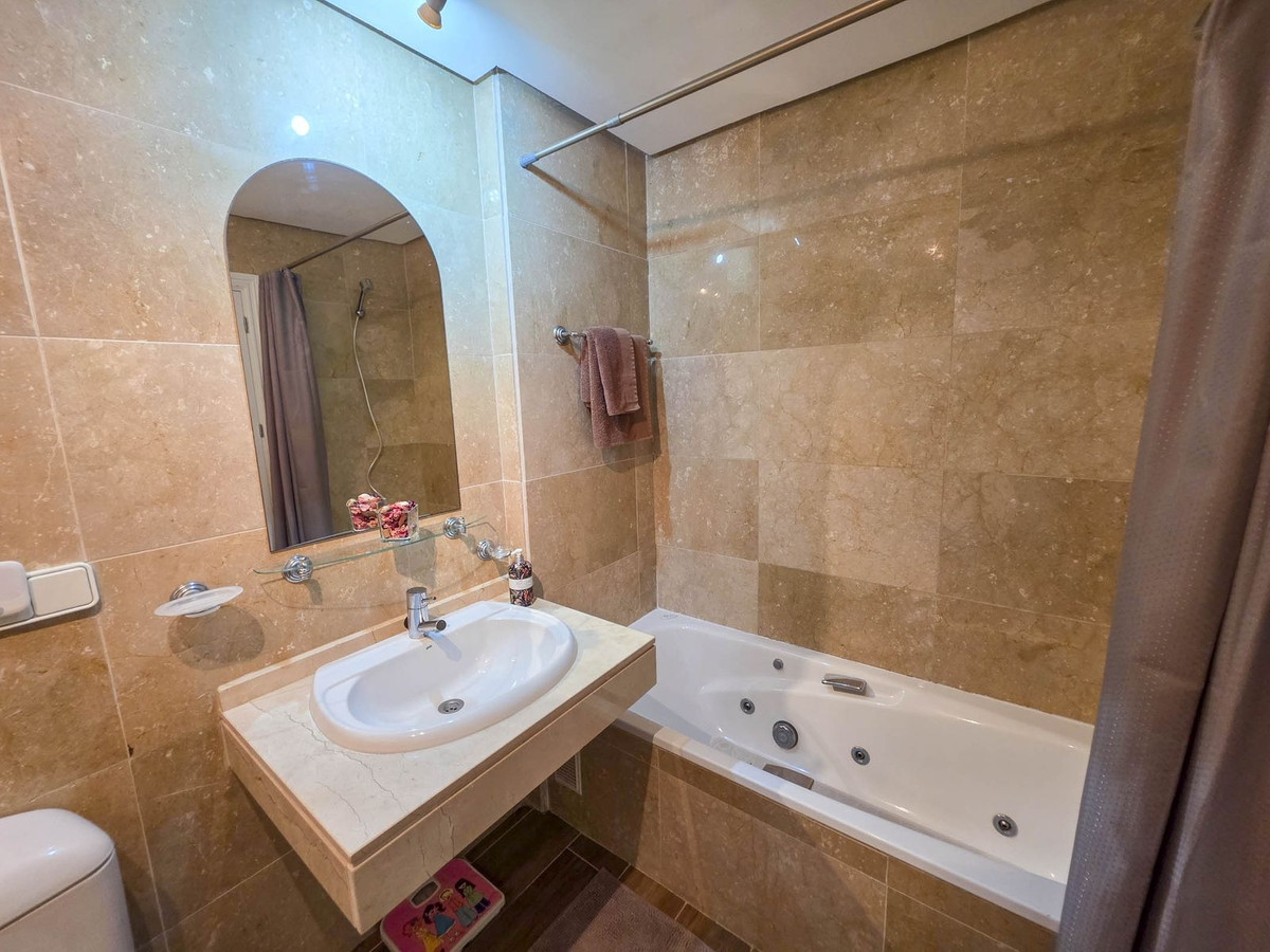 Apartment for sale in La Duquesa, Málaga, Spain