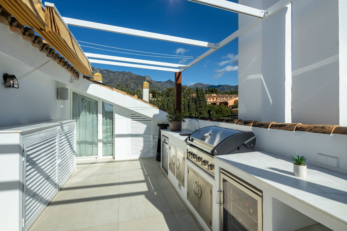 Penthouse for sale in Golden Mile, Málaga, Spain