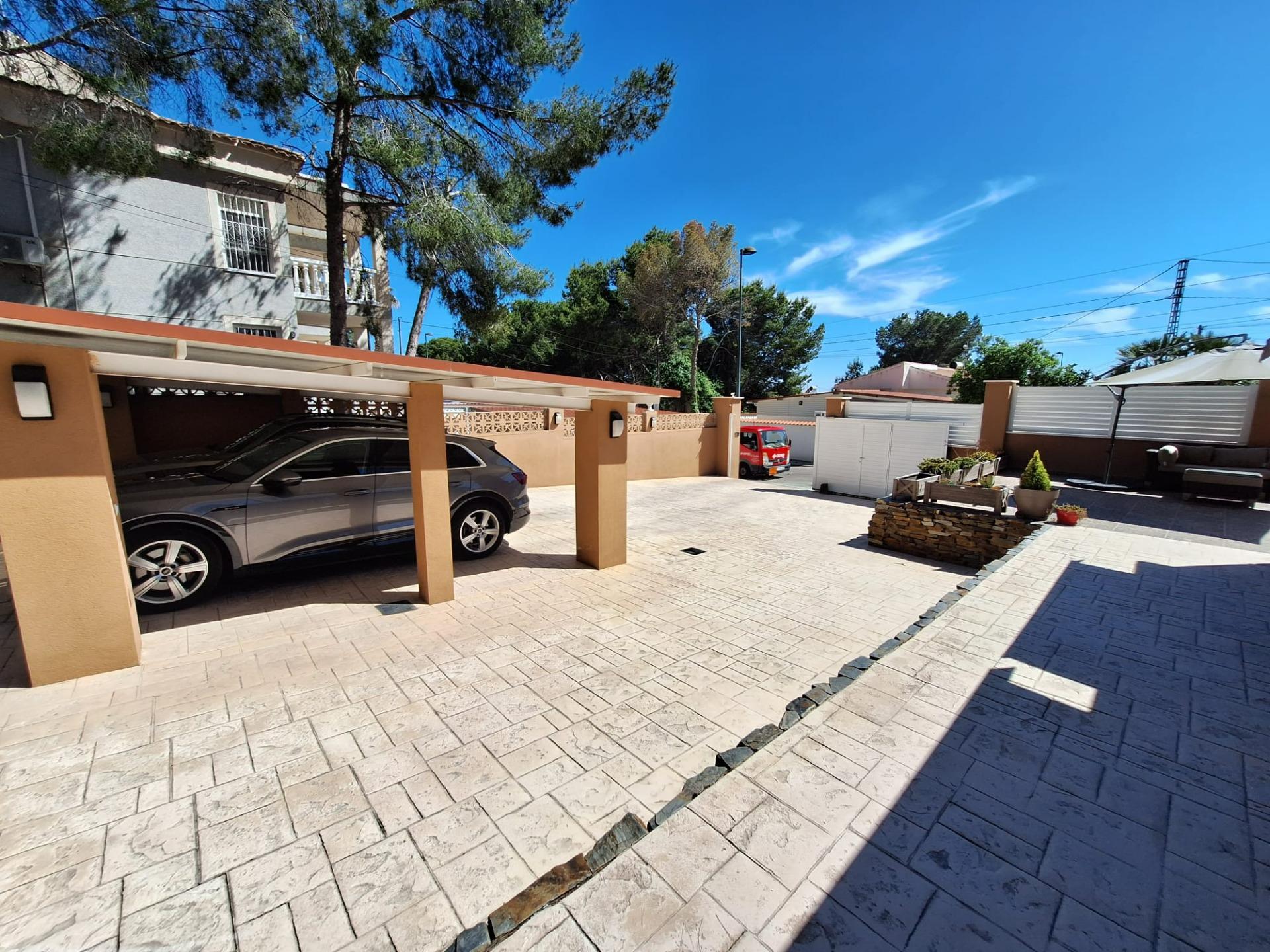 Villa en venta en Pilar De La Horadada