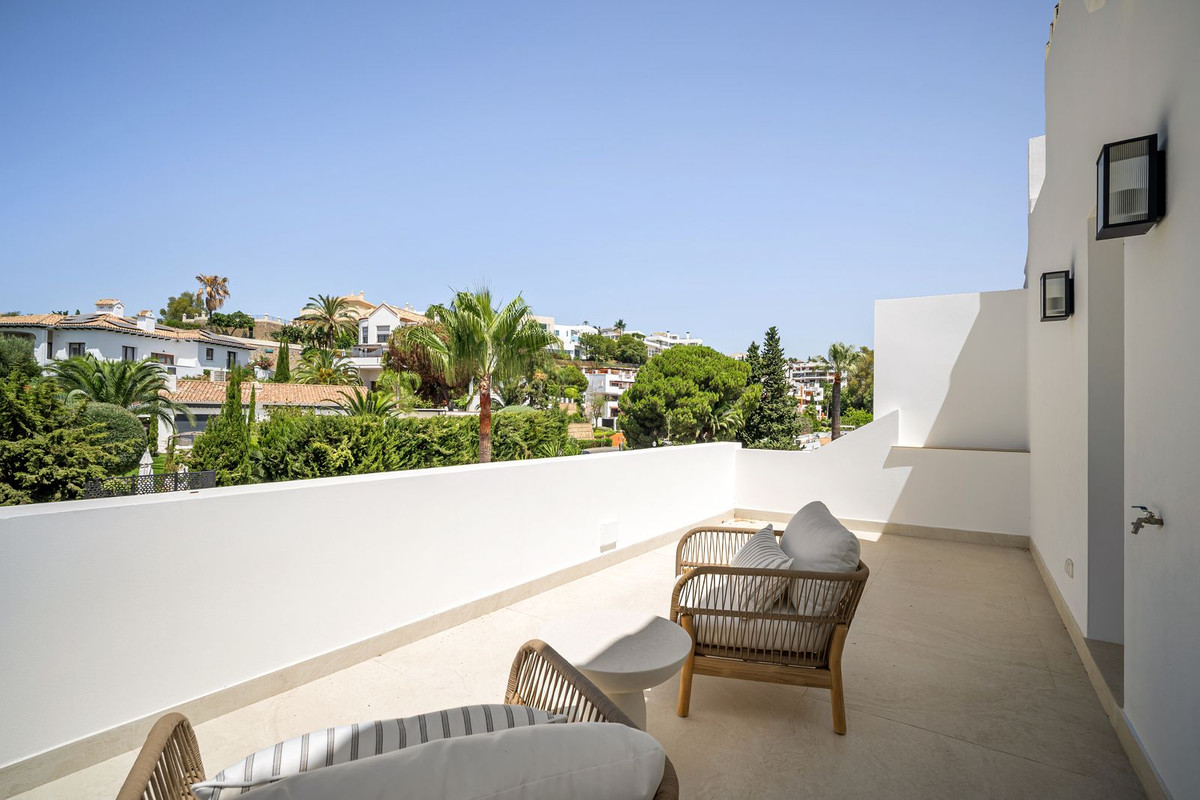Town House for sale in La Quinta, Málaga, Spain