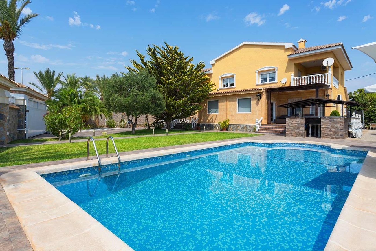 Villa en venta en Orihuela Costa