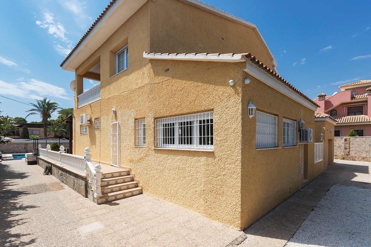 Villa en venta en Orihuela Costa