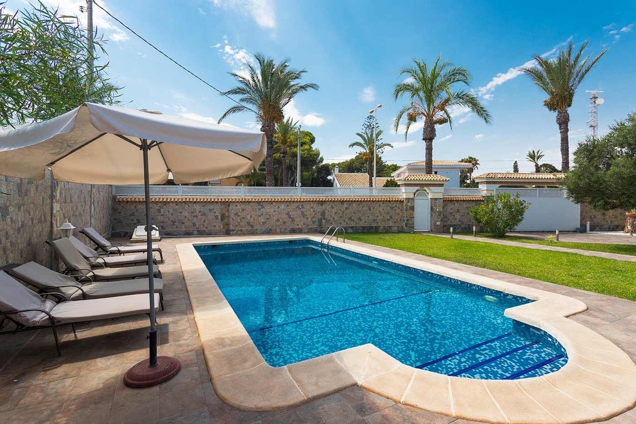 Villa en venta en Orihuela Costa