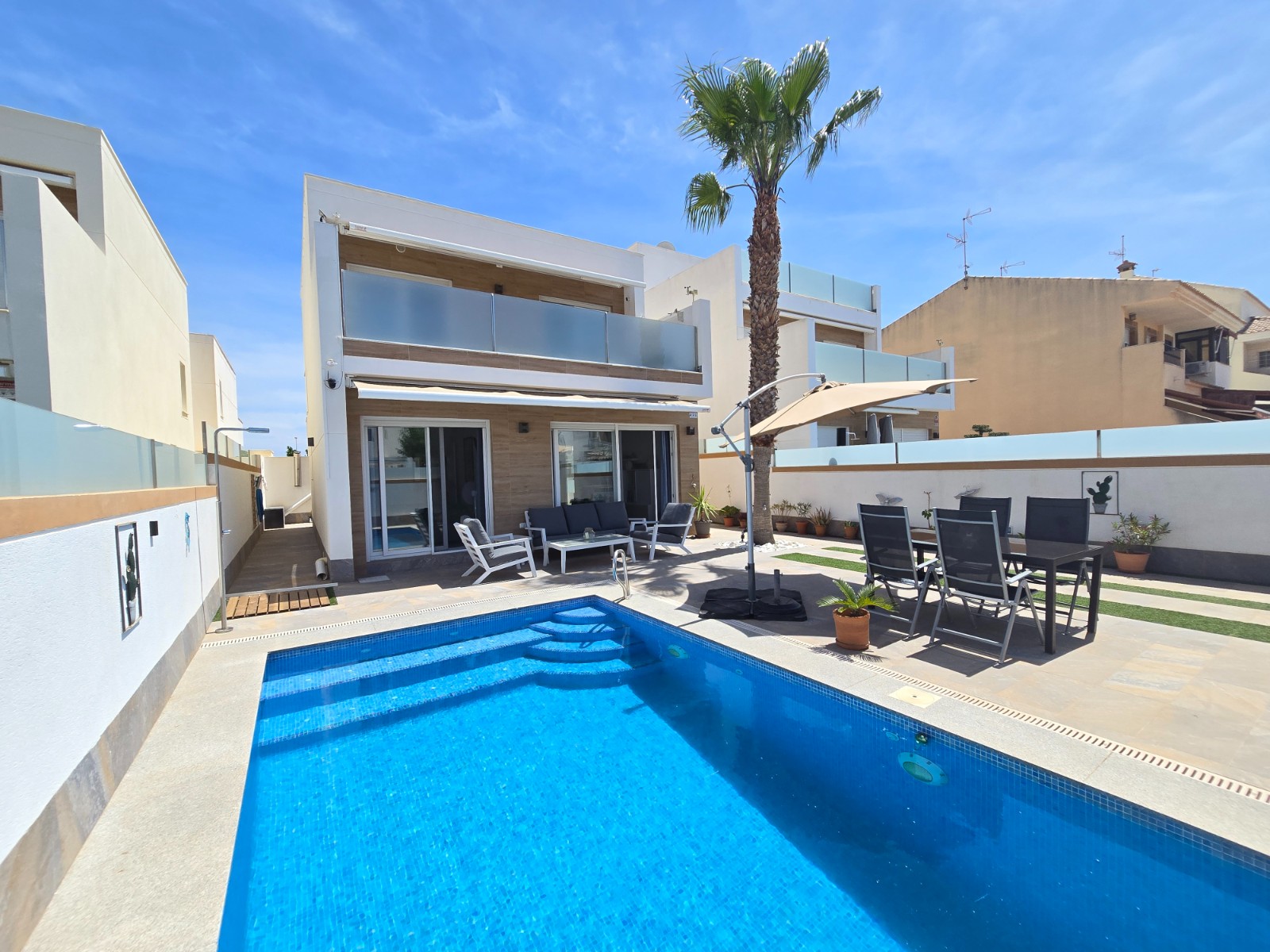 Villa en venta en Pilar De La Horadada