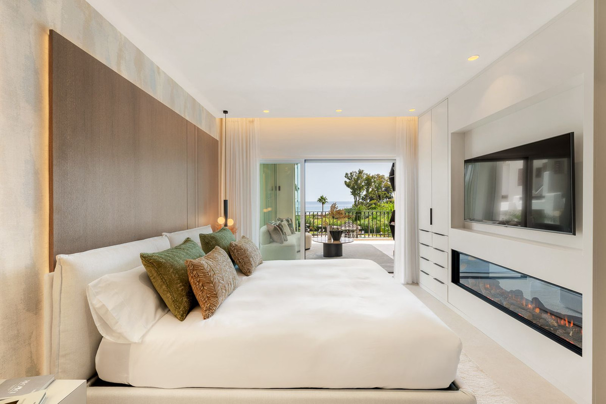 Apartment for sale in New Golden Mile, Málaga, Spain
