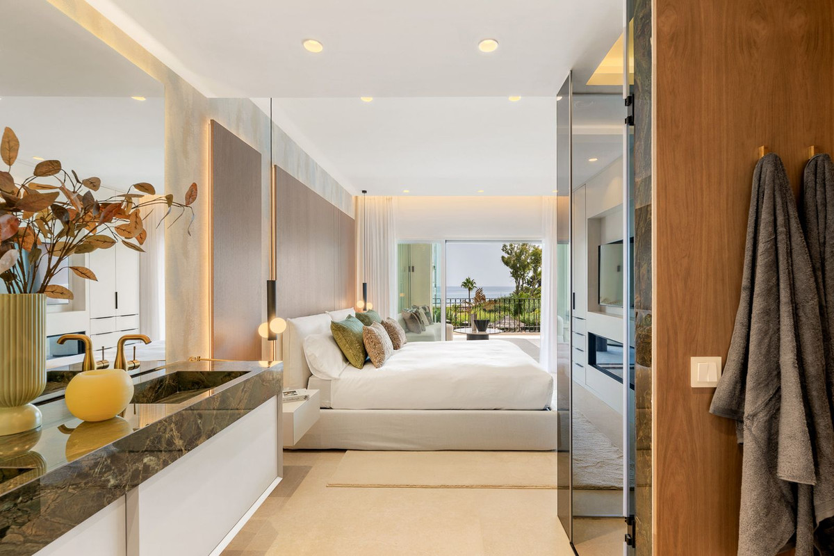 Apartment for sale in New Golden Mile, Málaga, Spain