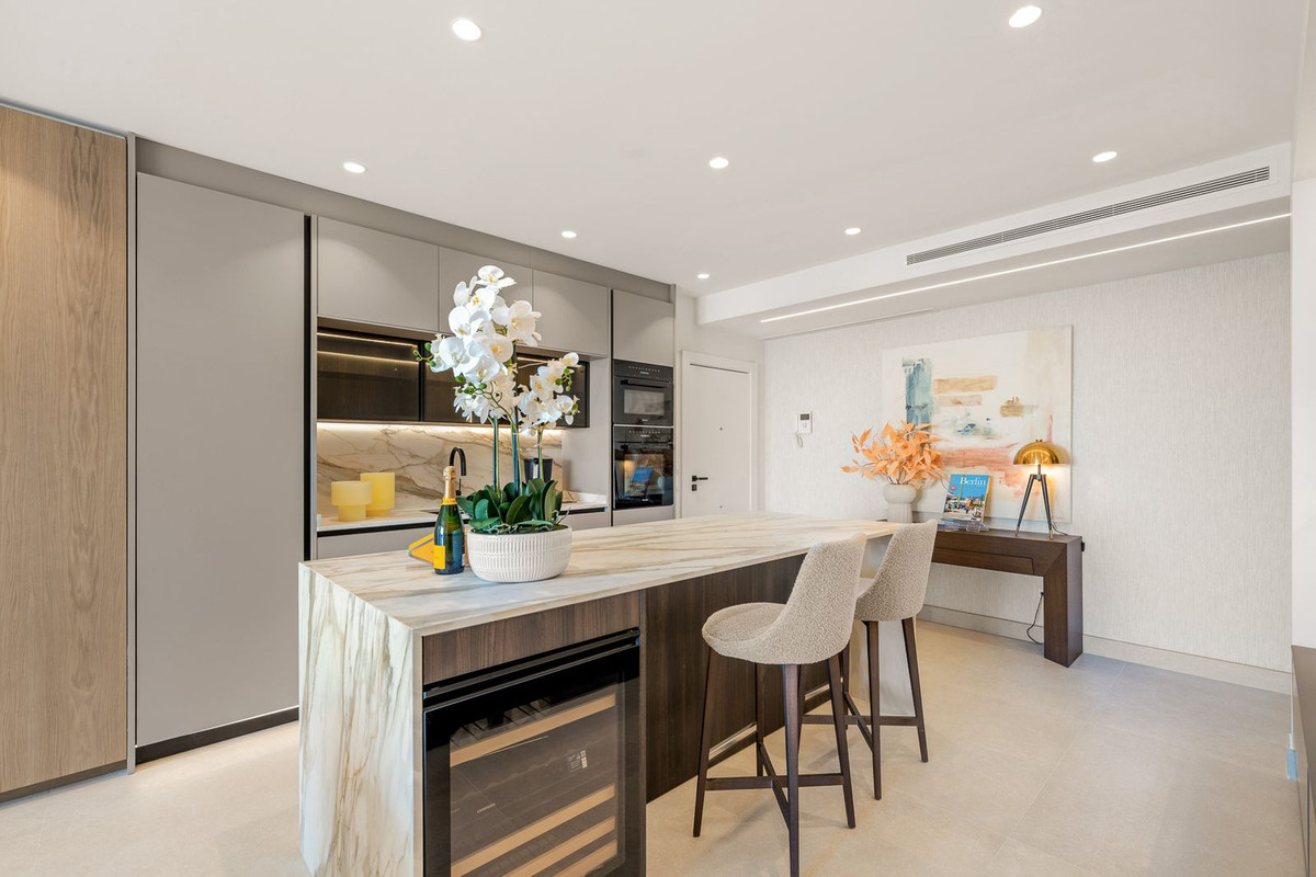 Apartment for sale in New Golden Mile, Málaga, Spain