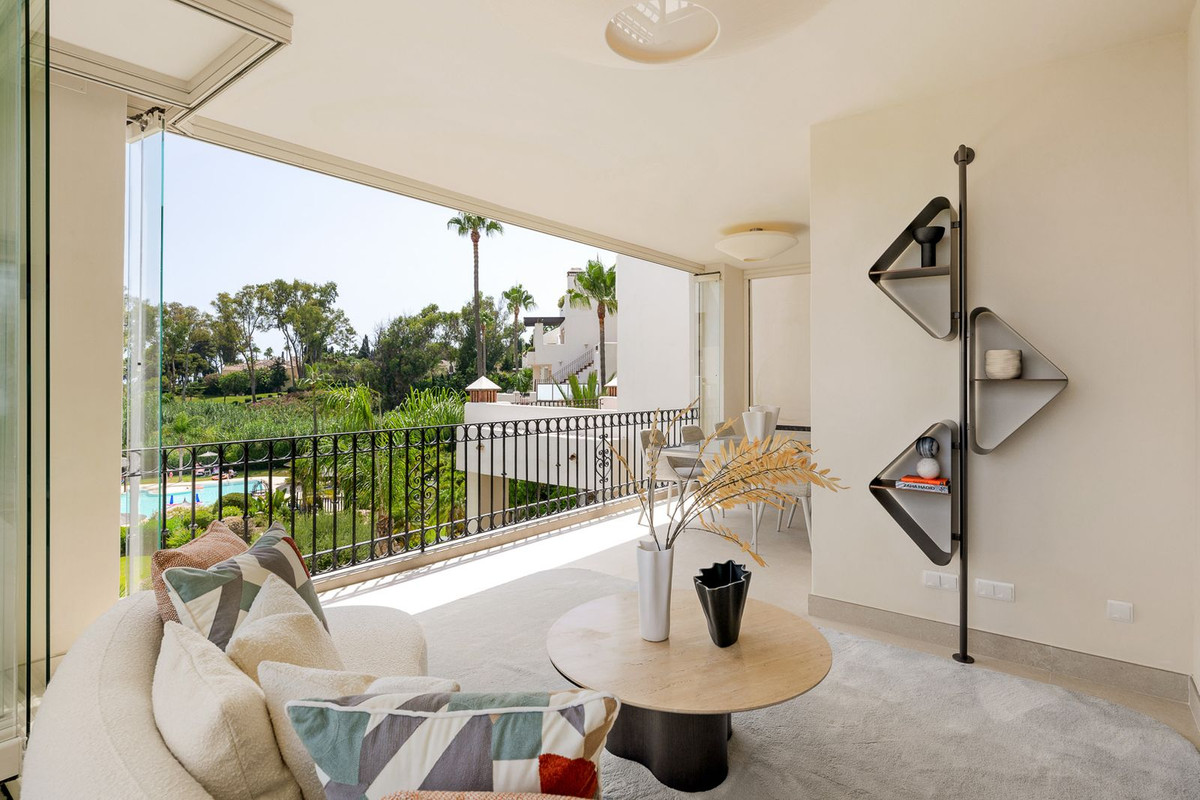 Apartment for sale in New Golden Mile, Málaga, Spain