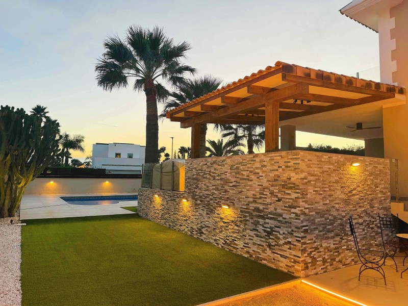 Villa en venta en Alfas Del Pi
