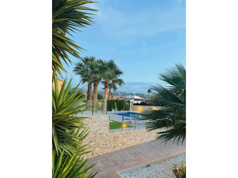 Villa en venta en Alfas Del Pi