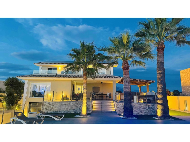Villa en venta en Alfas Del Pi