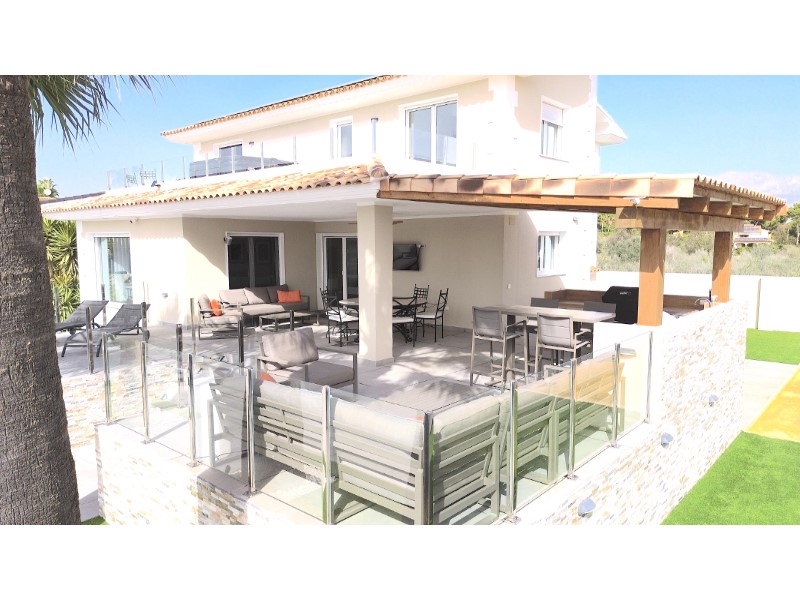 Villa en venta en Alfas Del Pi