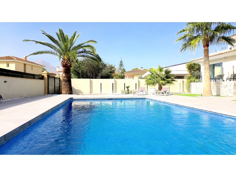 Villa en venta en Alfas Del Pi