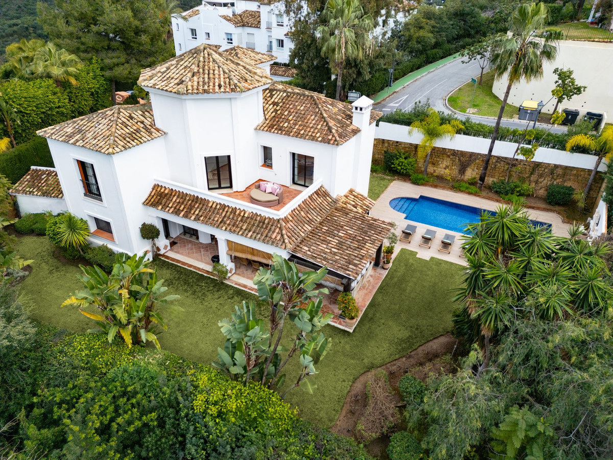 Villa for sale in La Quinta, Málaga, Spain