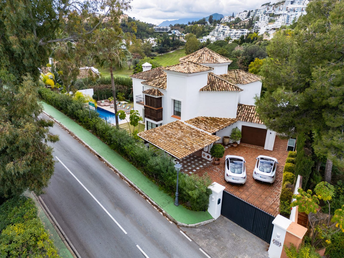 Villa for sale in La Quinta, Málaga, Spain