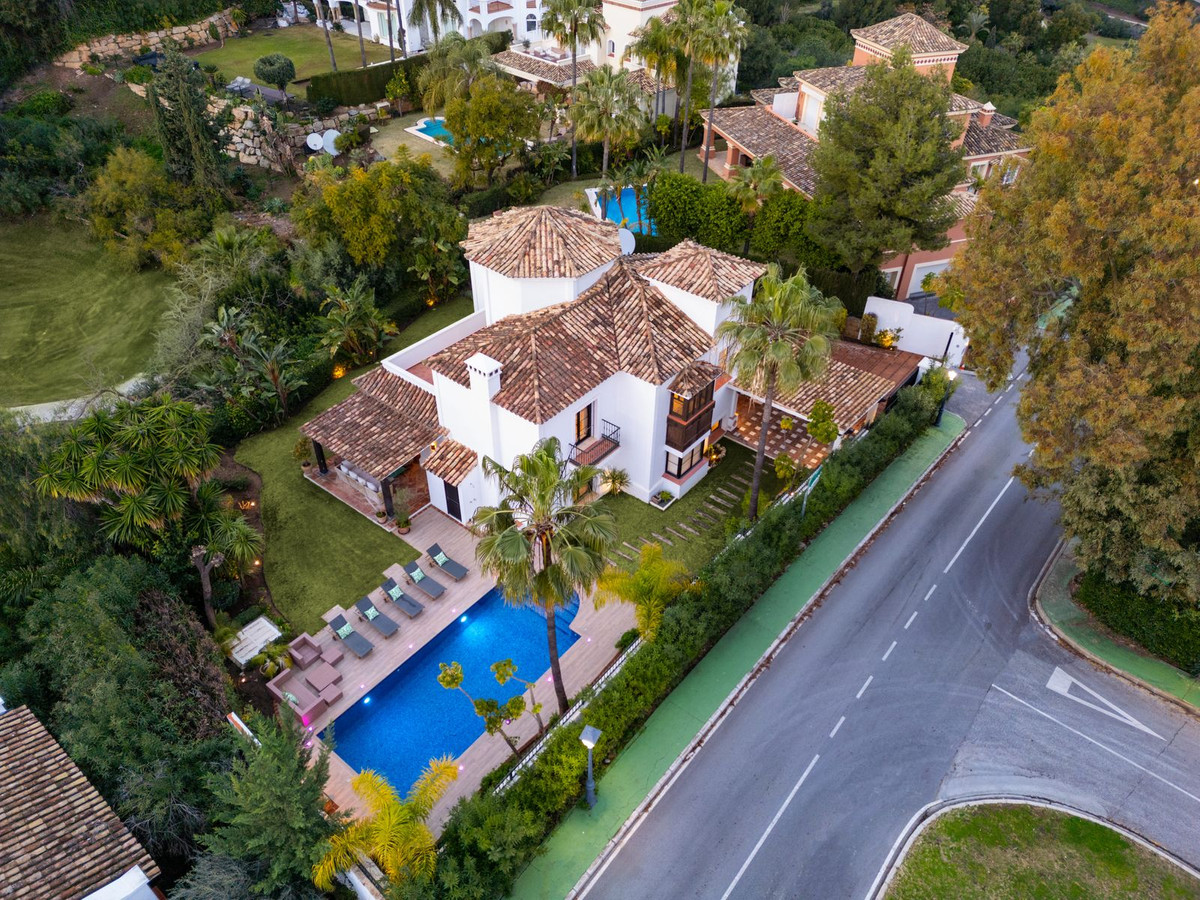 Villa for sale in La Quinta, Málaga, Spain