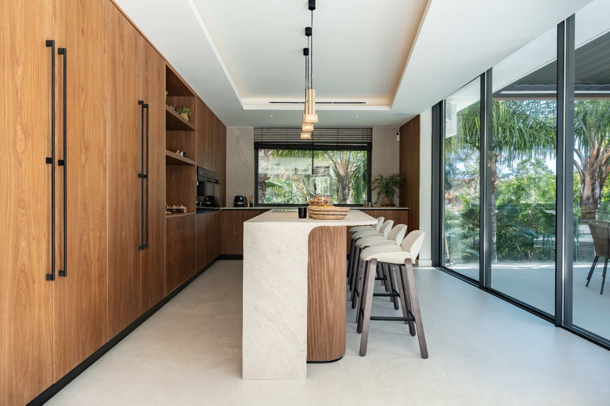Villa for sale in Hacienda Las Chapas, Málaga, Spain