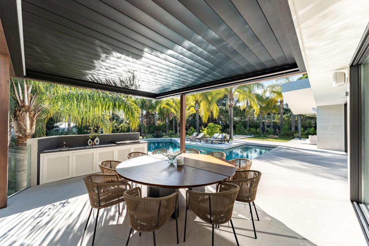 Villa for sale in Hacienda Las Chapas, Málaga, Spain