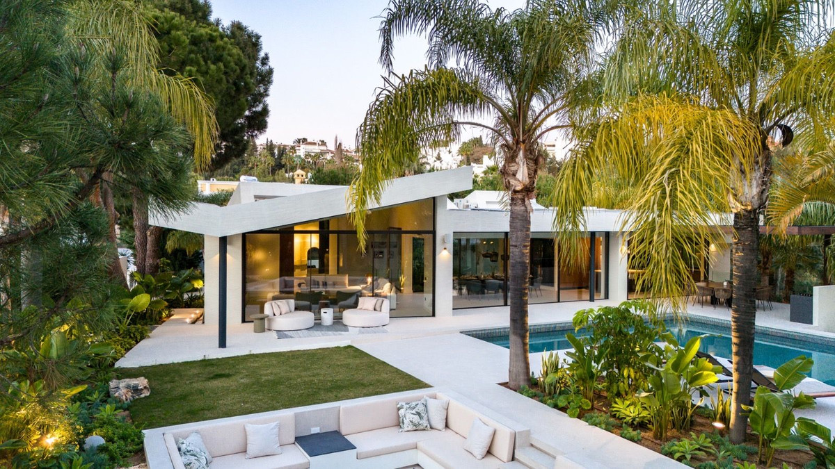 Villa for sale in Hacienda Las Chapas, Málaga, Spain