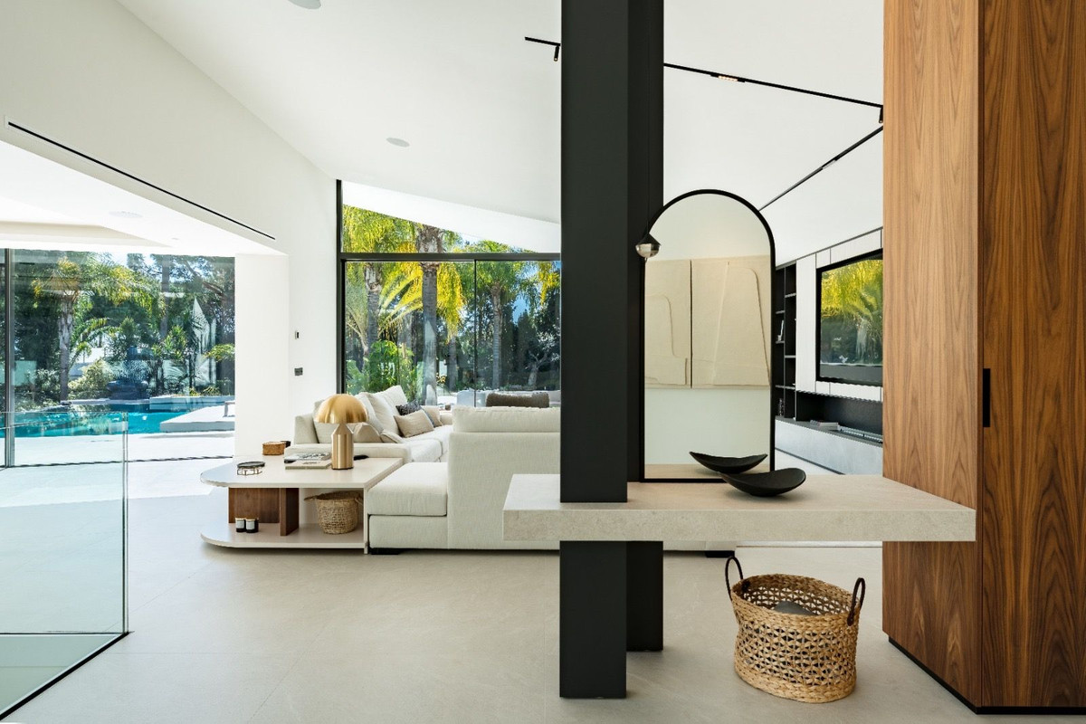 Villa for sale in Hacienda Las Chapas, Málaga, Spain